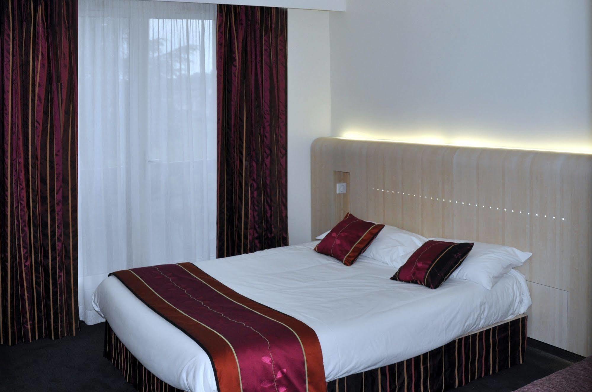 Relais De L'Abbaye Hotel Charlieu Ngoại thất bức ảnh