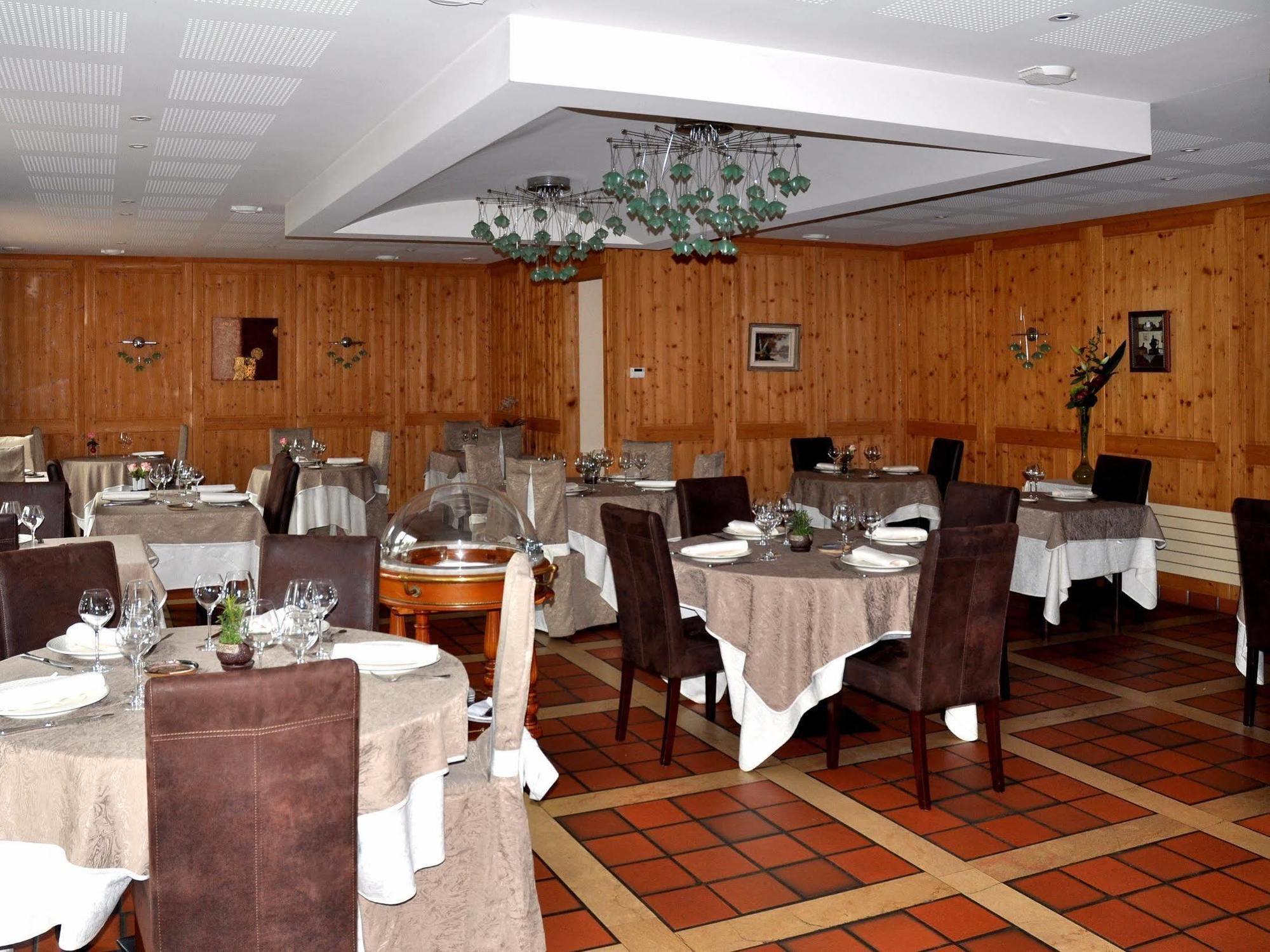 Relais De L'Abbaye Hotel Charlieu Ngoại thất bức ảnh