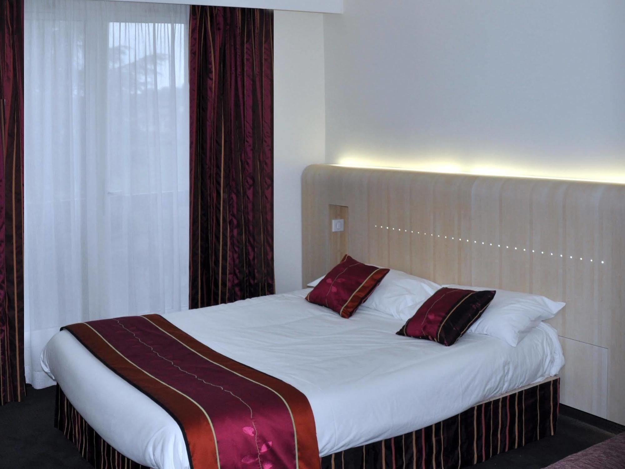 Relais De L'Abbaye Hotel Charlieu Ngoại thất bức ảnh